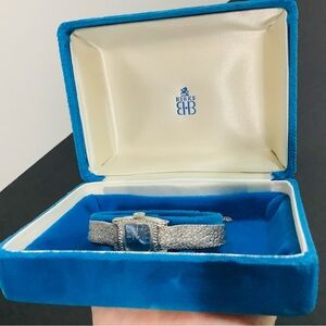 Seiko Vintage 1970s Ladies Silver Mesh Watch with Sapphire Blue Face . 🦋